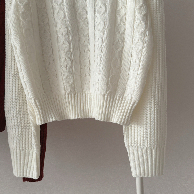 Vネックショルダースリットニット