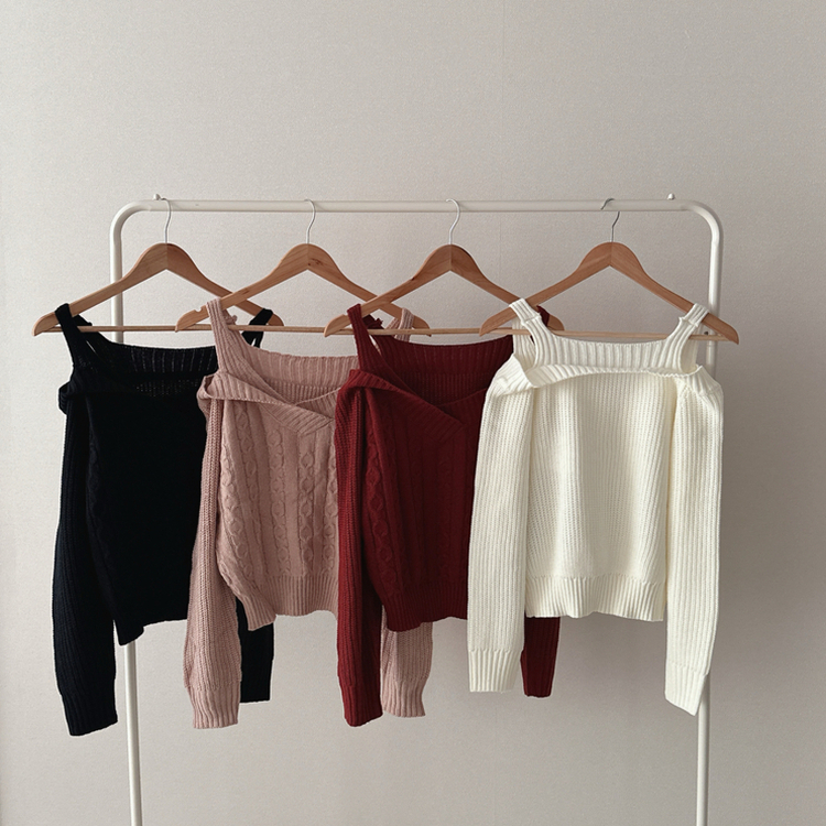 Vネックショルダースリットニット