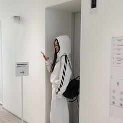 【起毛】クルーラインフードジップアップ WHITE