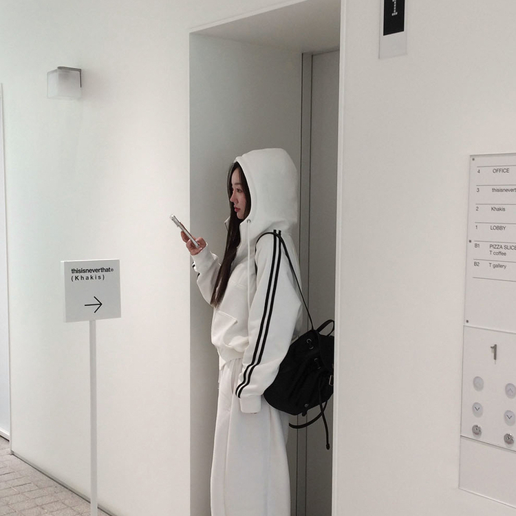 【起毛】クルーラインフードジップアップ WHITE