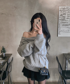 オフショルダーリボンケーブルニット GREY