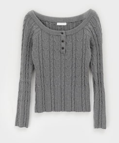 ケーブルヘンリーネックニット