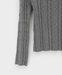 ケーブルヘンリーネックニット