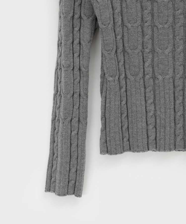 ケーブルヘンリーネックニット