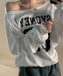 ナンバーレタリングオフショルダートレーナー IVORY