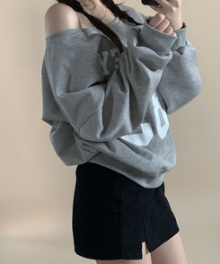 ナンバーレタリングオフショルダートレーナー GREY