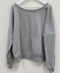 ナンバーレタリングオフショルダートレーナー