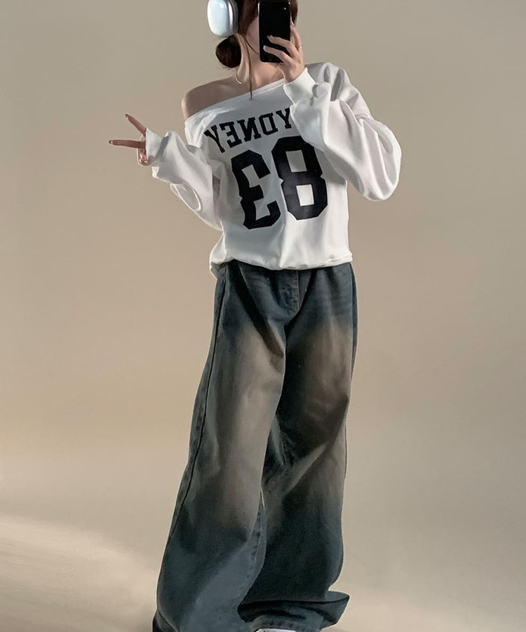 ナンバーレタリングオフショルダートレーナー IVORY