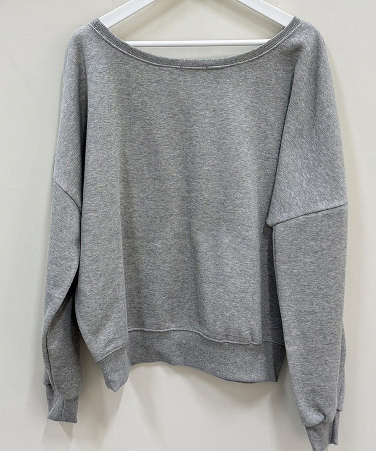 ナンバーレタリングオフショルダートレーナー