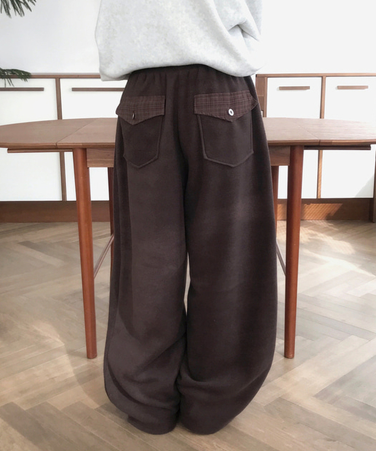 チェックポケットフリースバルーンワイドパンツ BROWN