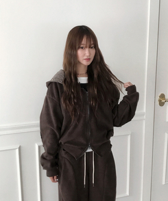 チェックフリースフードジップアップ BROWN