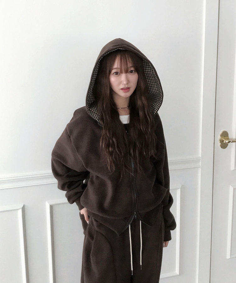 チェックフリースフードジップアップ BROWN