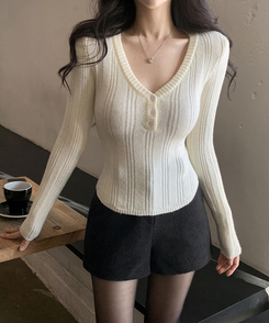 ウェンディボタンVニット IVORY