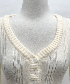 ウェンディボタンVニット