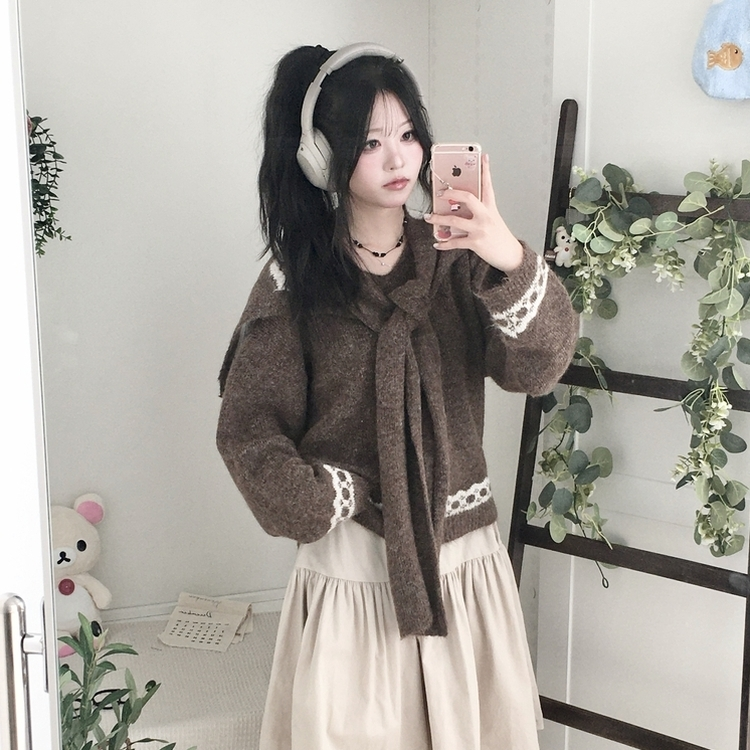 뒷태 포인트 러블리 도톰 포근 리본 브이넥 니트