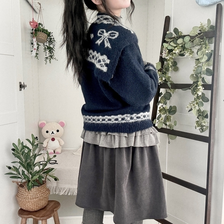 뒷태 포인트 러블리 도톰 포근 리본 브이넥 니트