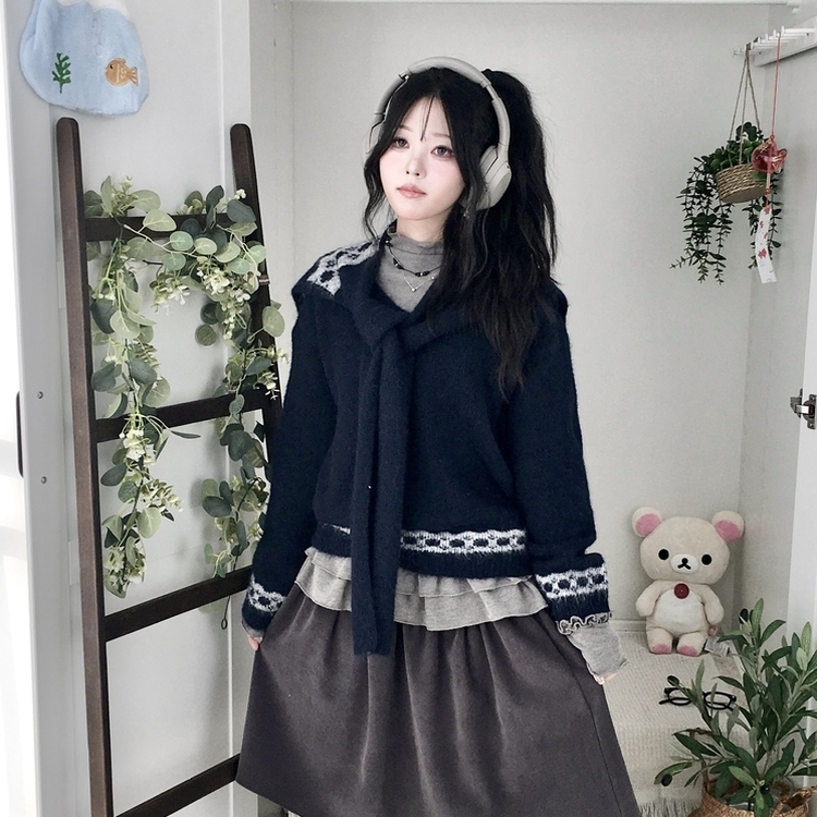 뒷태 포인트 러블리 도톰 포근 리본 브이넥 니트