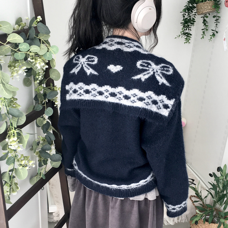 뒷태 포인트 러블리 도톰 포근 리본 브이넥 니트