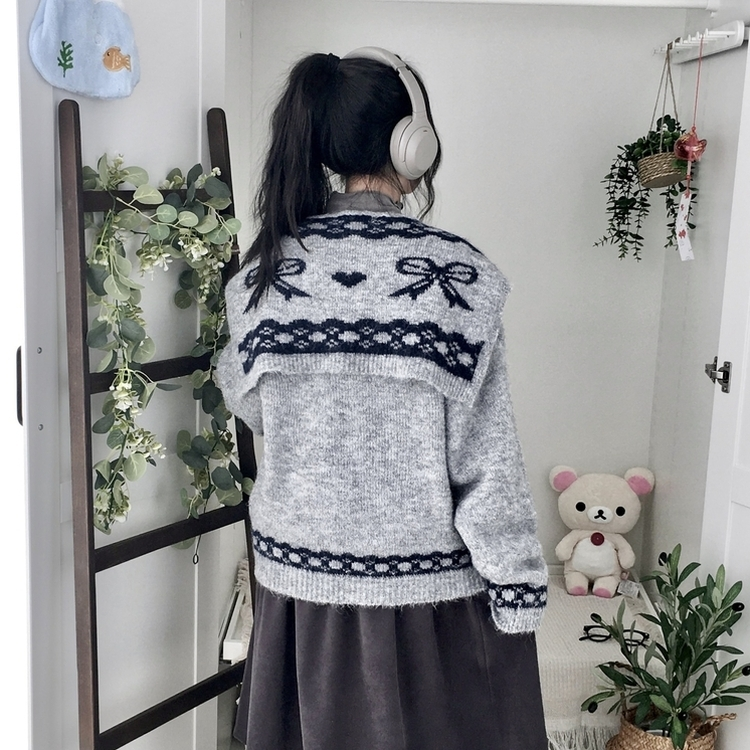 뒷태 포인트 러블리 도톰 포근 리본 브이넥 니트