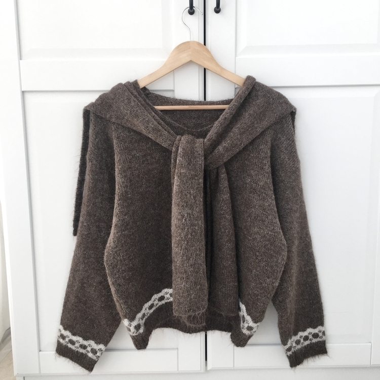 뒷태 포인트 러블리 도톰 포근 리본 브이넥 니트