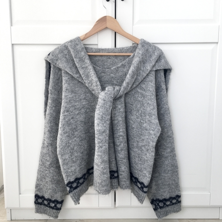 뒷태 포인트 러블리 도톰 포근 리본 브이넥 니트