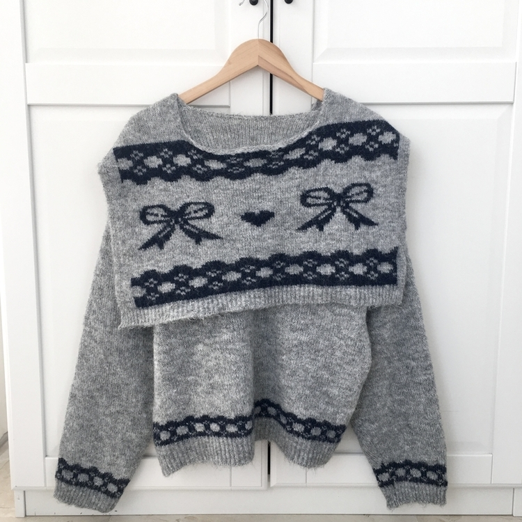 뒷태 포인트 러블리 도톰 포근 리본 브이넥 니트