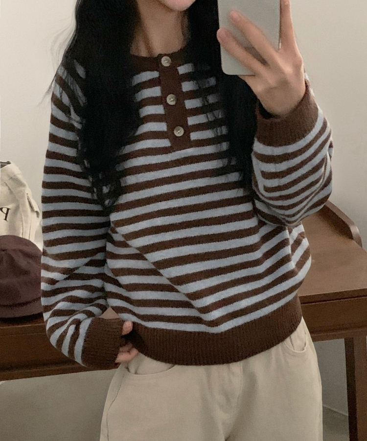 홀리 헨리넥 버튼 스트라이프 긴팔 울니트 소라