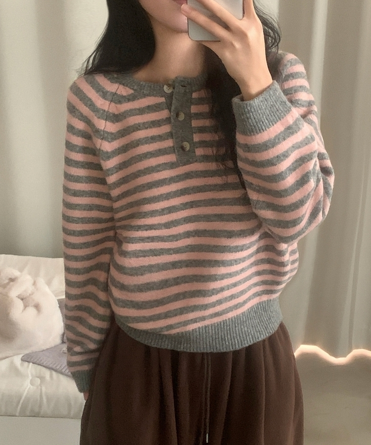 홀리 헨리넥 버튼 스트라이프 긴팔 울니트 핑크