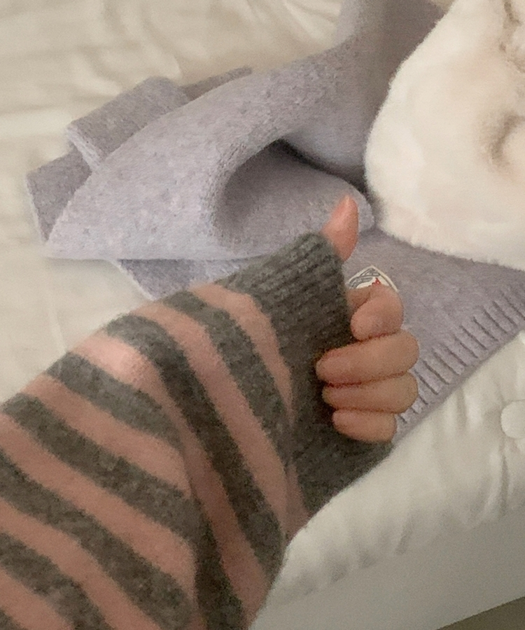 홀리 헨리넥 버튼 스트라이프 긴팔 울니트 핑크