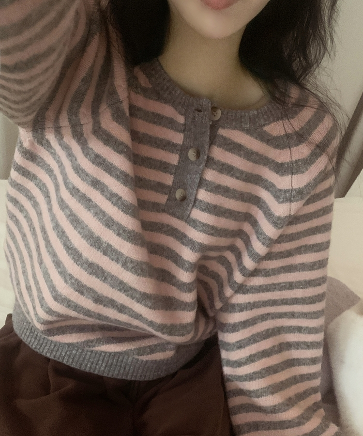 홀리 헨리넥 버튼 스트라이프 긴팔 울니트 핑크