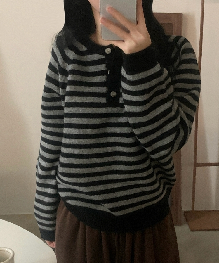 홀리 헨리넥 버튼 스트라이프 긴팔 울니트 블랙