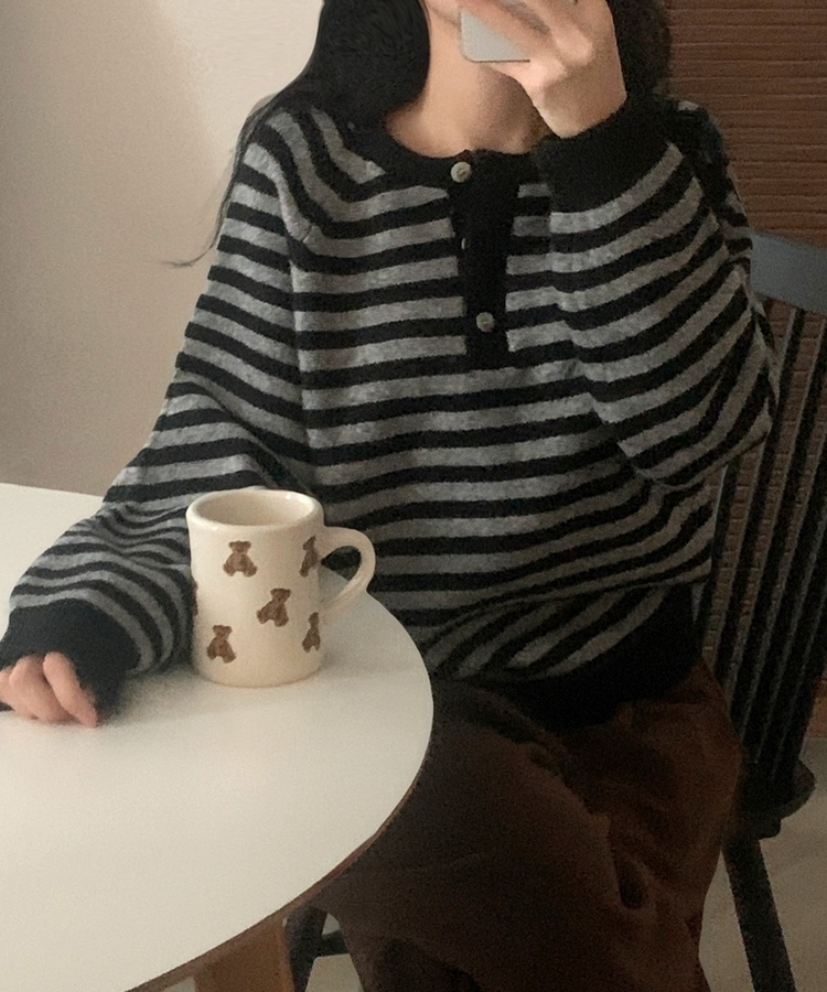 홀리 헨리넥 버튼 스트라이프 긴팔 울니트 블랙