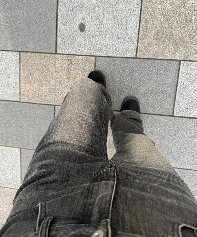 코튼 부츠컷 슬림핏 뒷포켓 데님 팬츠 블랙