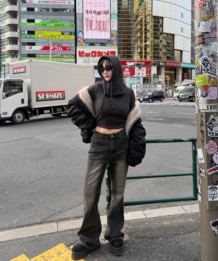 코튼 부츠컷 슬림핏 뒷포켓 데님 팬츠 블랙