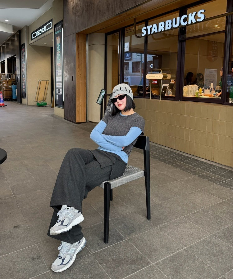 톤배색 라운드 레이어드 티셔츠 차콜