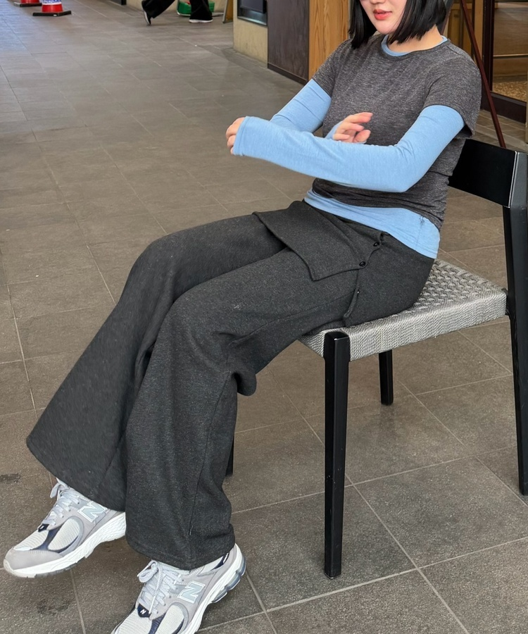 톤배색 라운드 레이어드 티셔츠 차콜