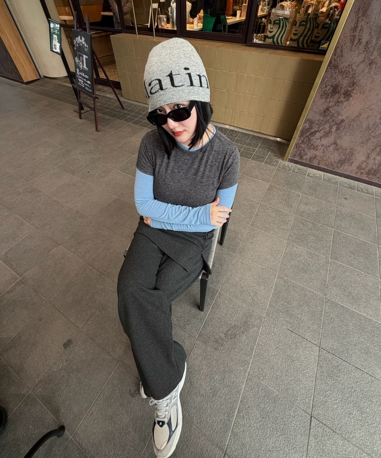 톤배색 라운드 레이어드 티셔츠 차콜