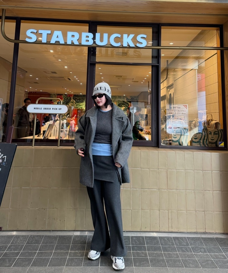 톤배색 라운드 레이어드 티셔츠 차콜