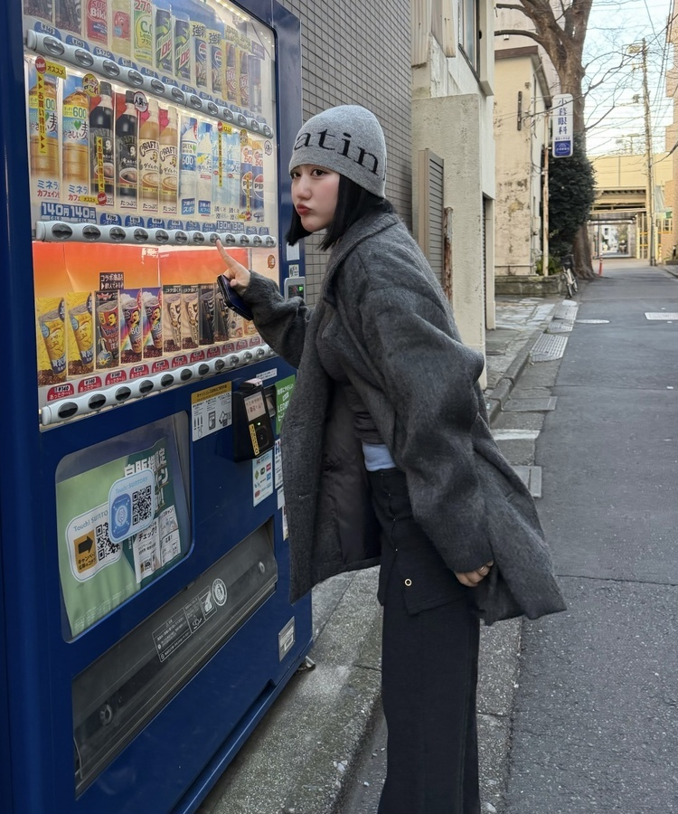 톤배색 라운드 레이어드 티셔츠 차콜