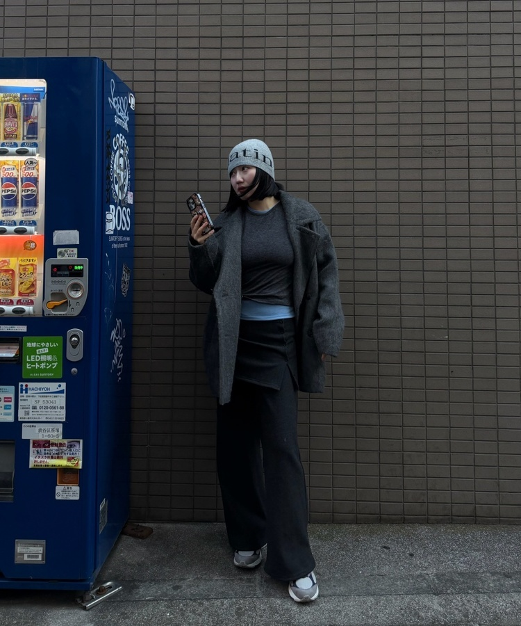 톤배색 라운드 레이어드 티셔츠 차콜