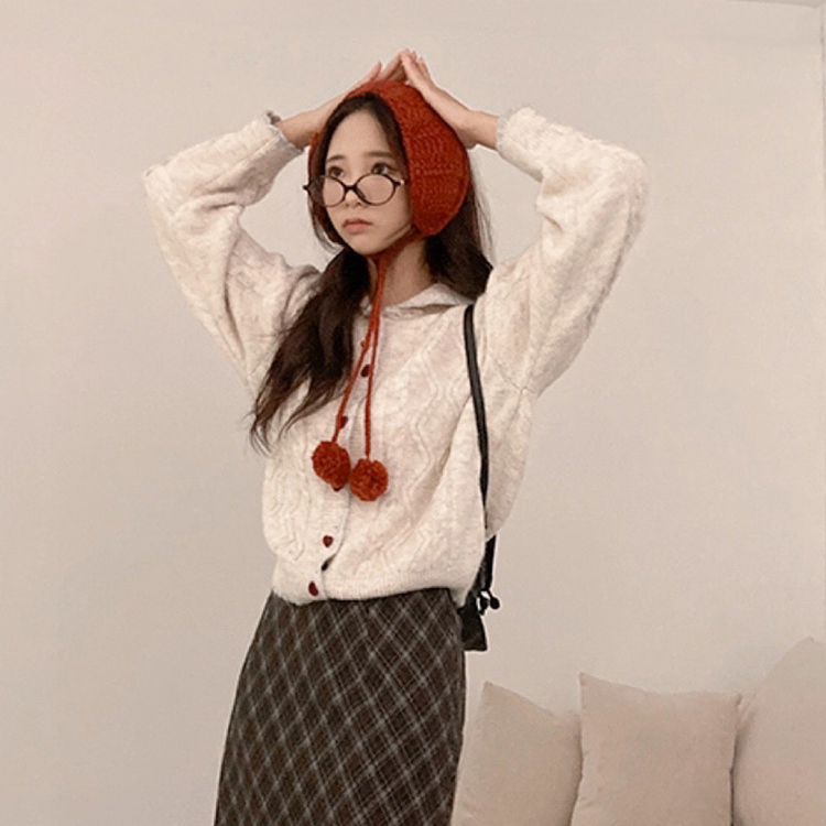 레드벨벳 하트 버튼 배색 앙고라 카라 꽈배기 가디건 아이보리