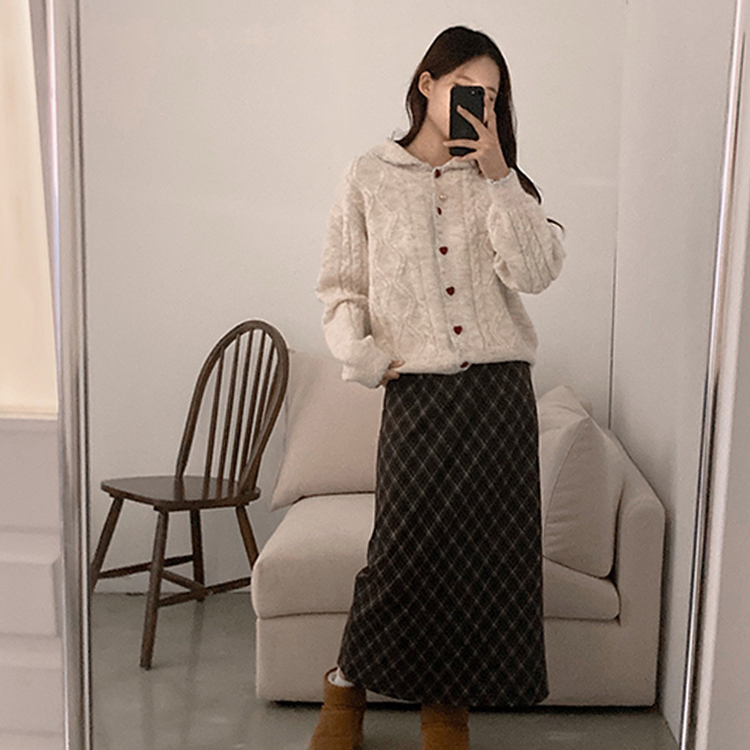 레드벨벳 하트 버튼 배색 앙고라 카라 꽈배기 가디건 아이보리