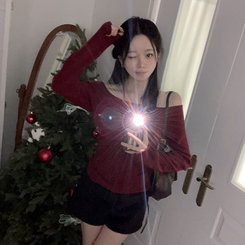 수아 포근 오프숄더 기모 티셔츠 레드