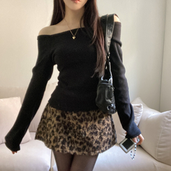 수아 포근 오프숄더 기모 티셔츠 블랙