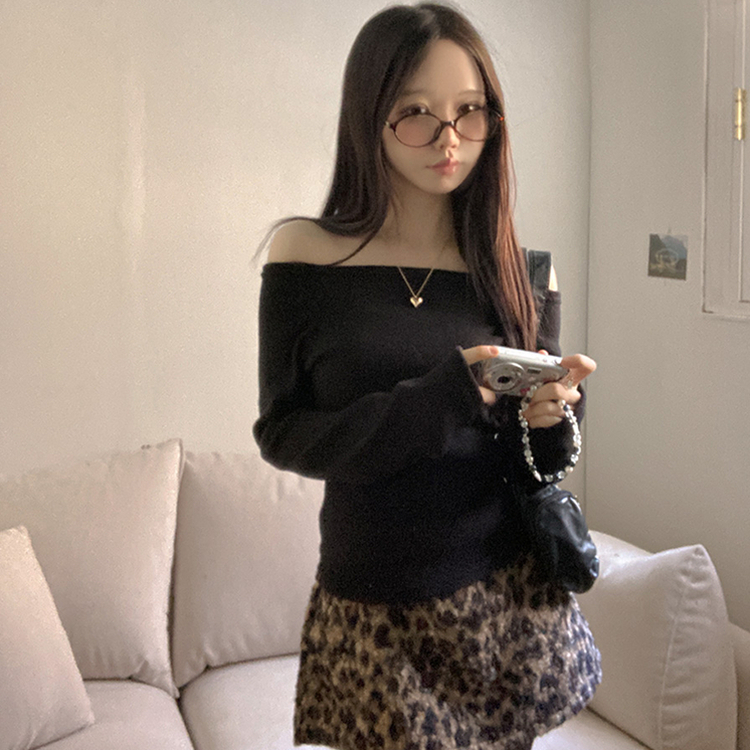 수아 포근 오프숄더 기모 티셔츠 블랙