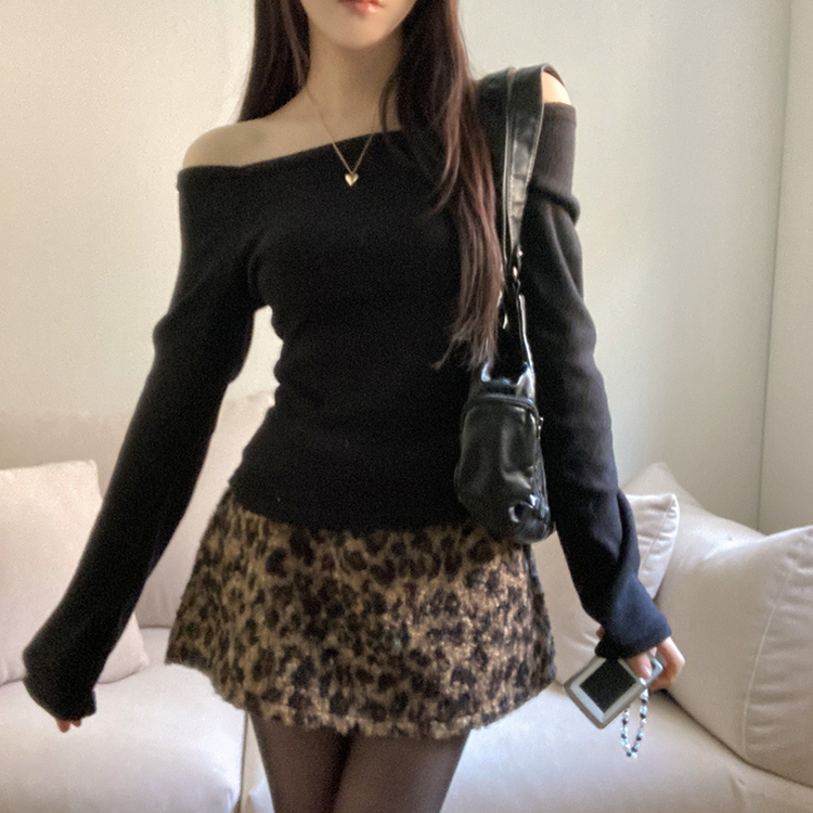 수아 포근 오프숄더 기모 티셔츠 블랙