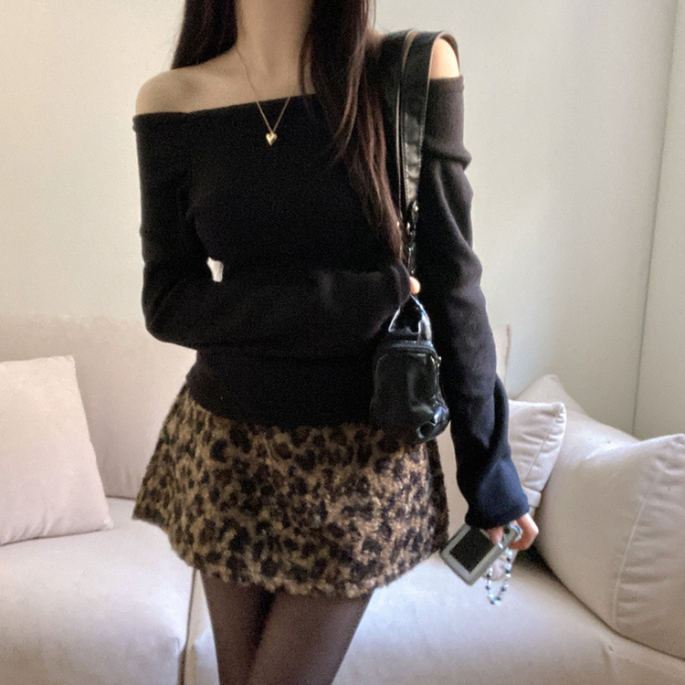 수아 포근 오프숄더 기모 티셔츠 블랙