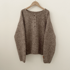 헨리넥 투웨이 원오프숄더 레더패치 오버핏 벌룬 레드 울니트 크리스마스룩