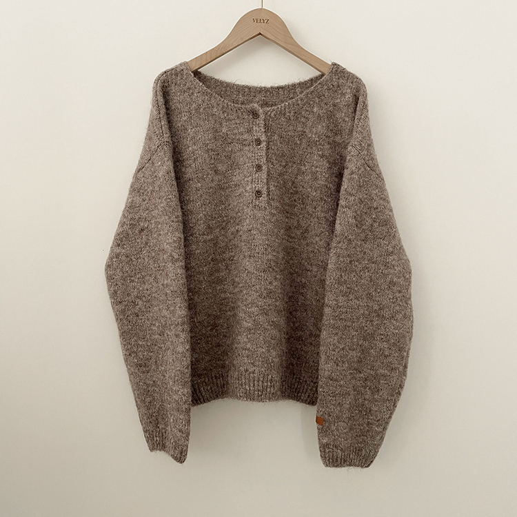 헨리넥 투웨이 원오프숄더 레더패치 오버핏 벌룬 레드 울니트 크리스마스룩