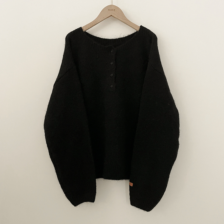 헨리넥 투웨이 원오프숄더 레더패치 오버핏 벌룬 레드 울니트 크리스마스룩